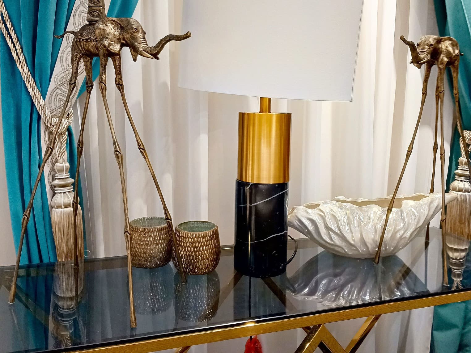 Авторская статуэтка слона Дали с золотым покрытием и пирамидой — декор ручной работы в стиле Сальвадора Дали