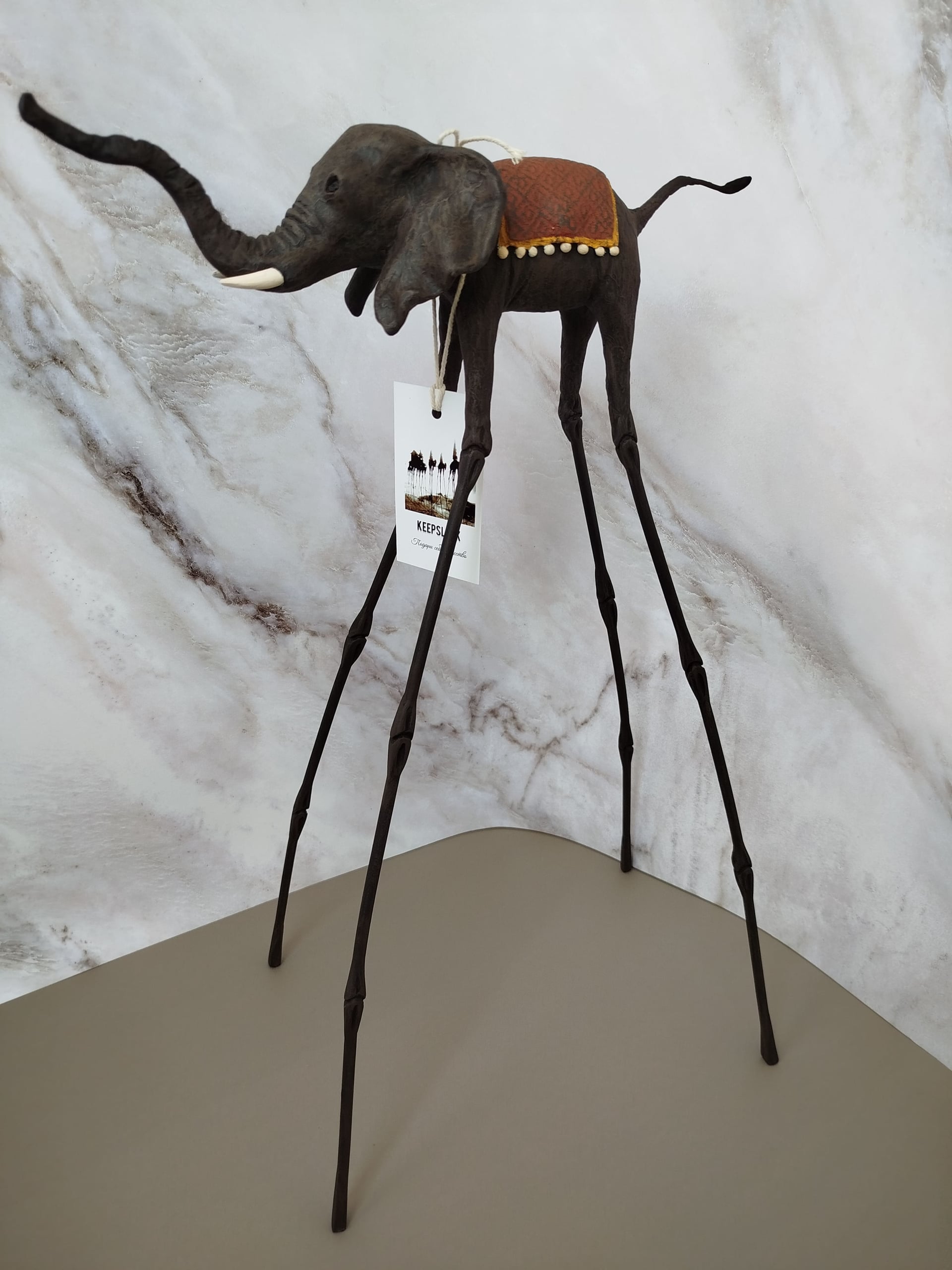 Коричневые статуэтки слона Дали — тёплый оттенок ручной работы в стиле Сальвадора Дали