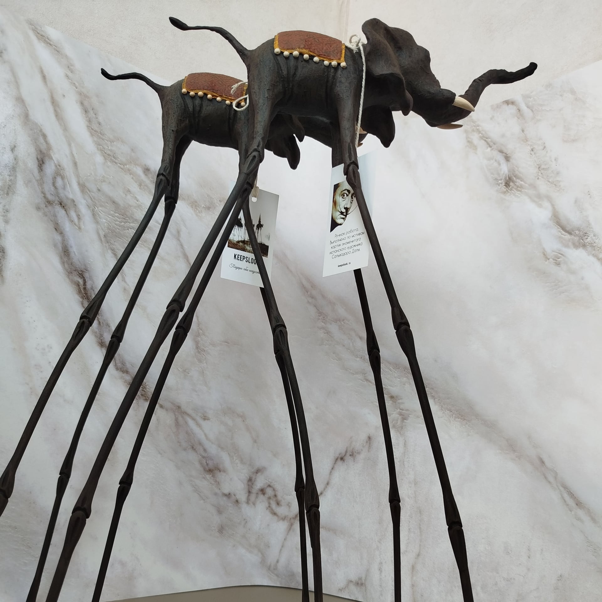 Коричневые статуэтки слона Дали — тёплый оттенок ручной работы в стиле Сальвадора Дали