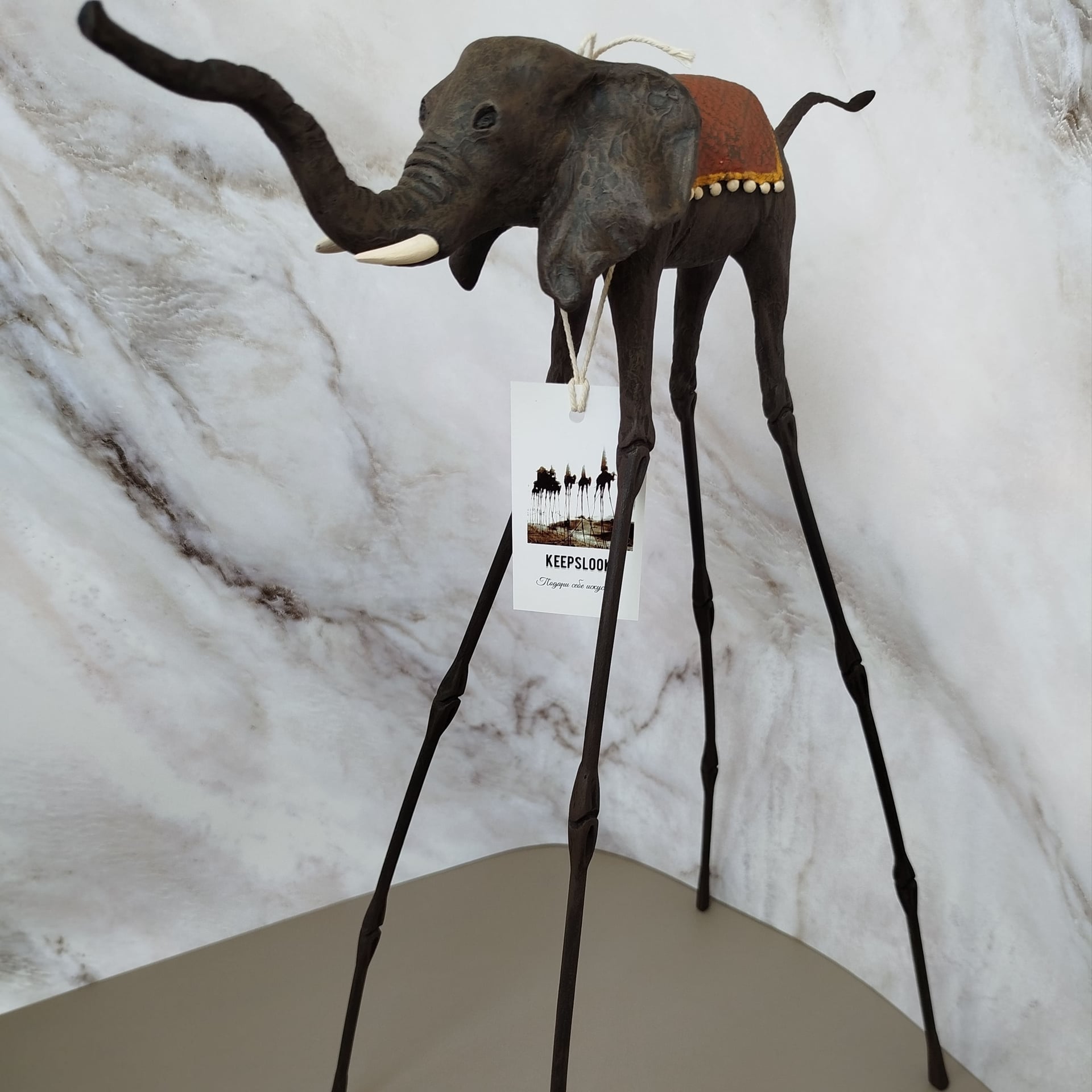 Коричневые статуэтки слона Дали — тёплый оттенок ручной работы в стиле Сальвадора Дали