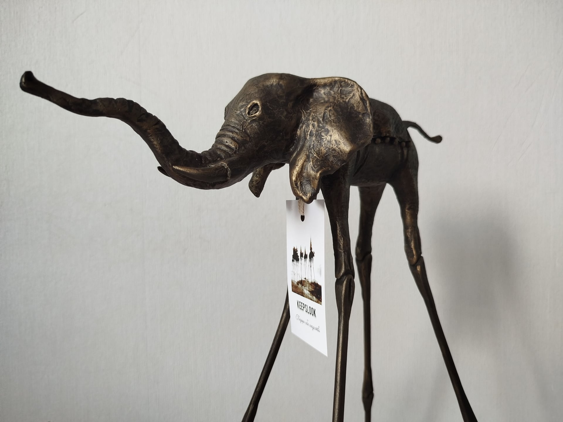 Бронзовая статуэтка слона Дали — классика авторской работы в стиле Сальвадора Дали