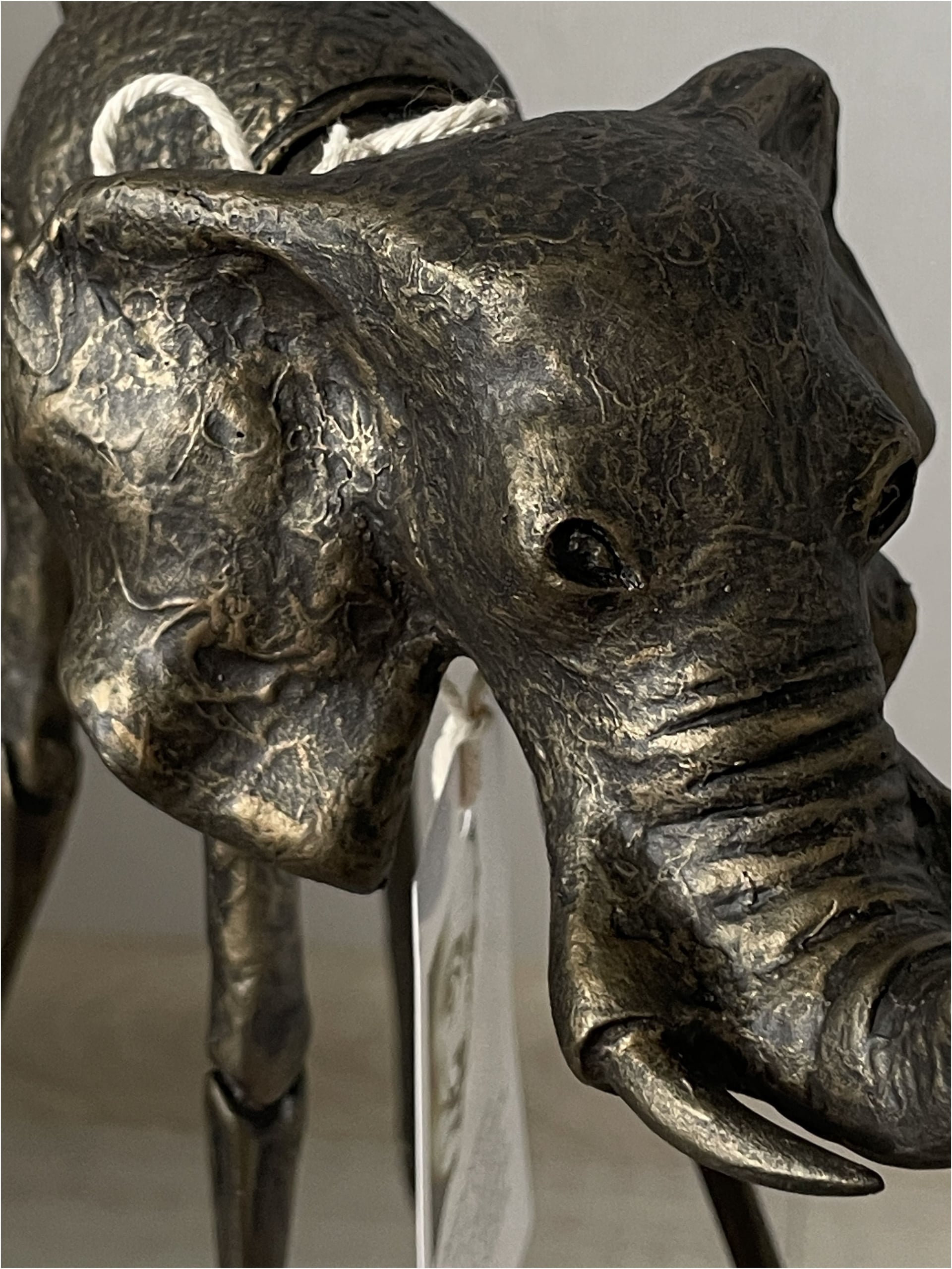 Бронзовая статуэтка слона Дали — классика авторской работы в стиле Сальвадора Дали