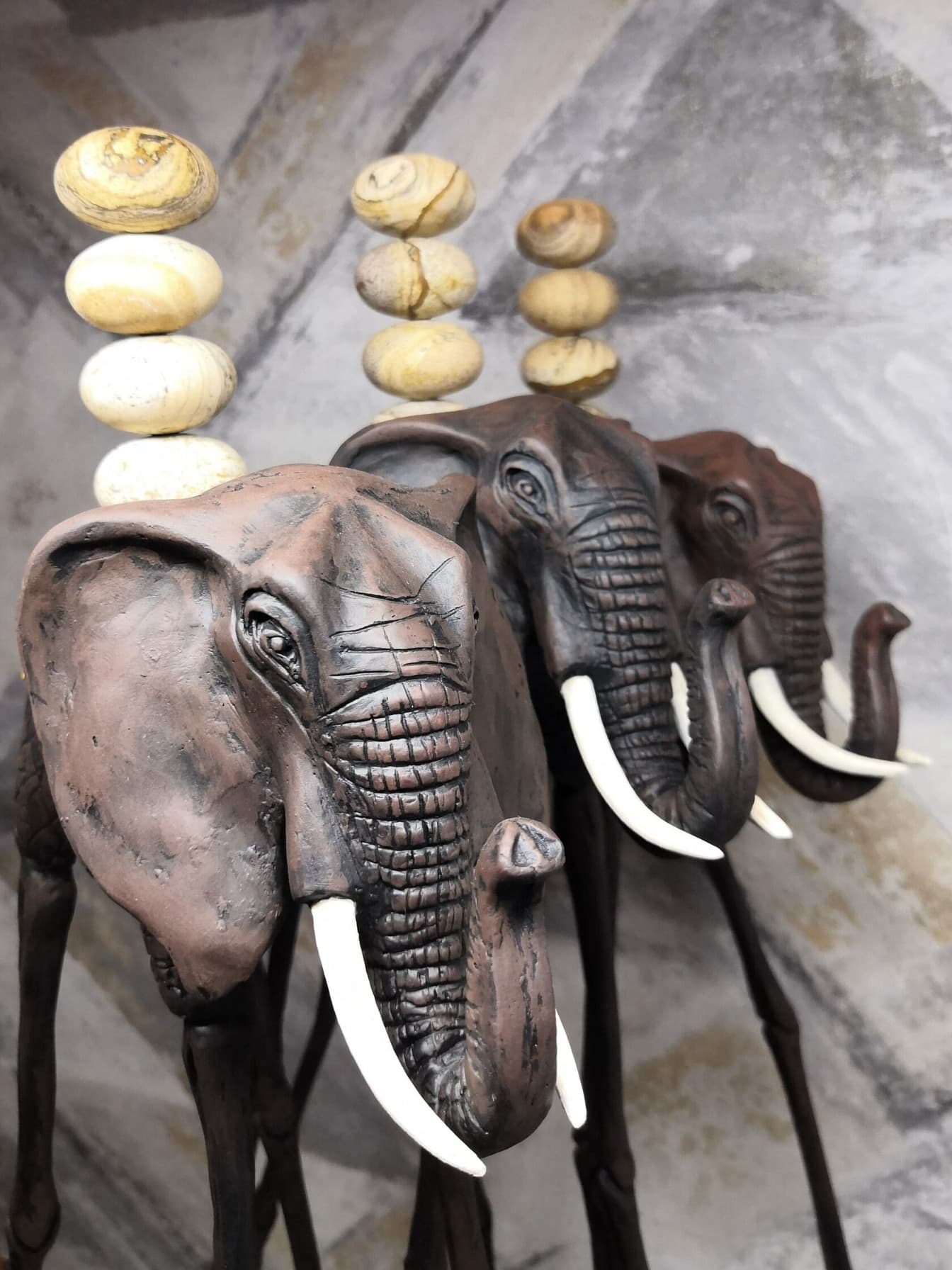 Авторские статуэтки слона Дали с вставками из натуральной яшмы — handmade декор в стиле Сальвадора Дали