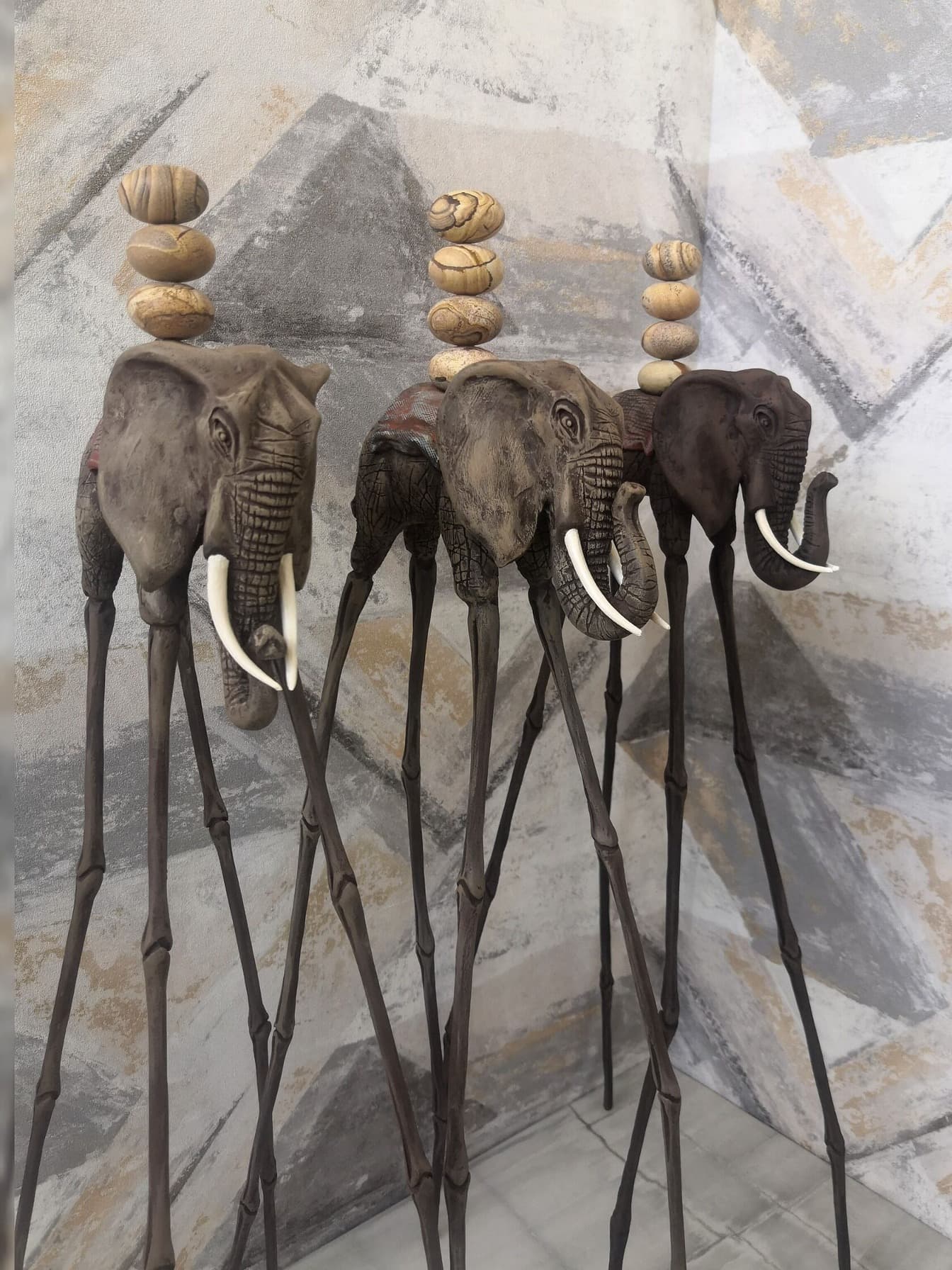 Авторские статуэтки слона Дали с вставками из натуральной яшмы — handmade декор в стиле Сальвадора Дали