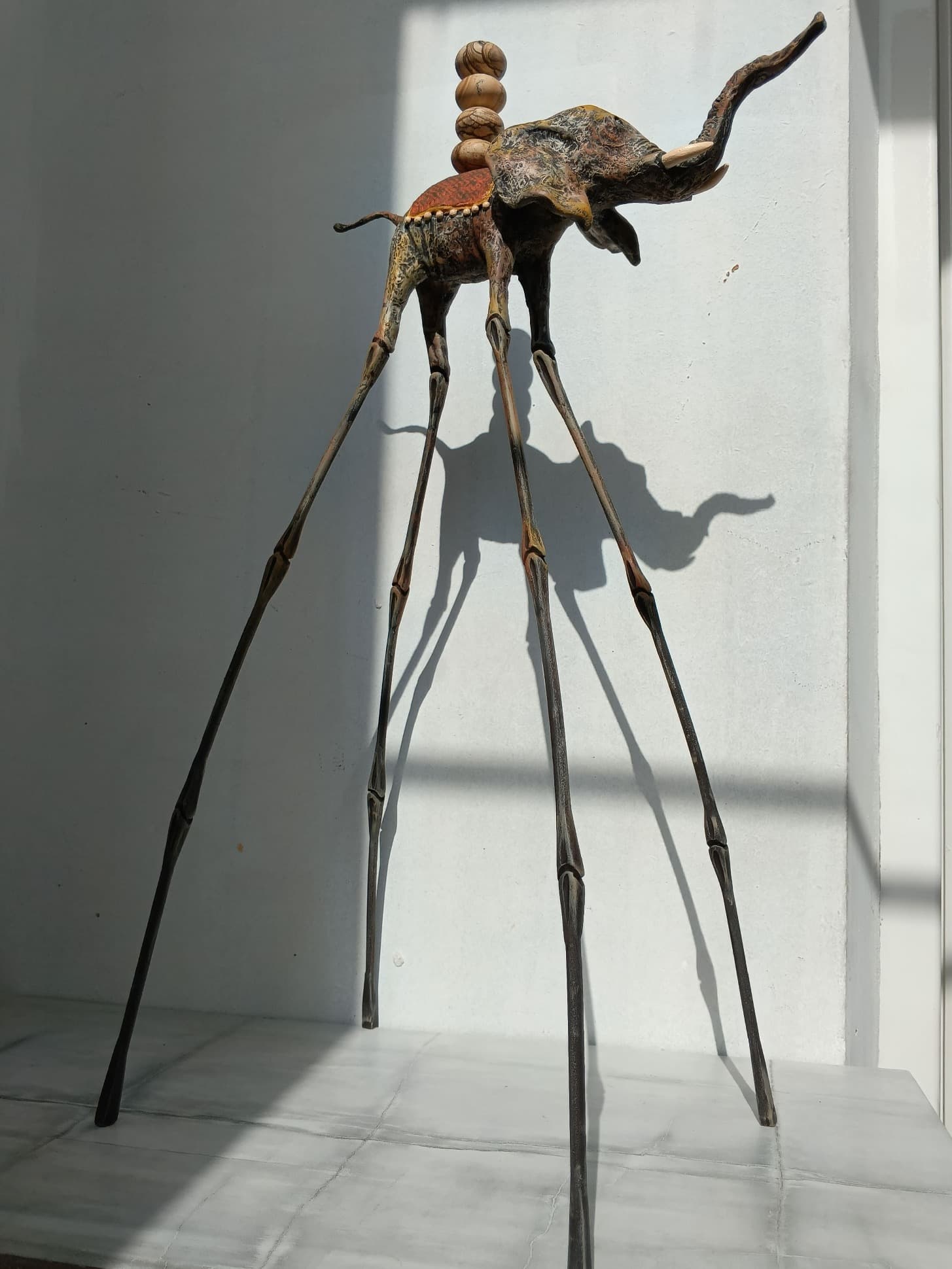 Авторская статуэтка слона Дали с инкрустацией из яшмы — эксклюзивный handmade декор