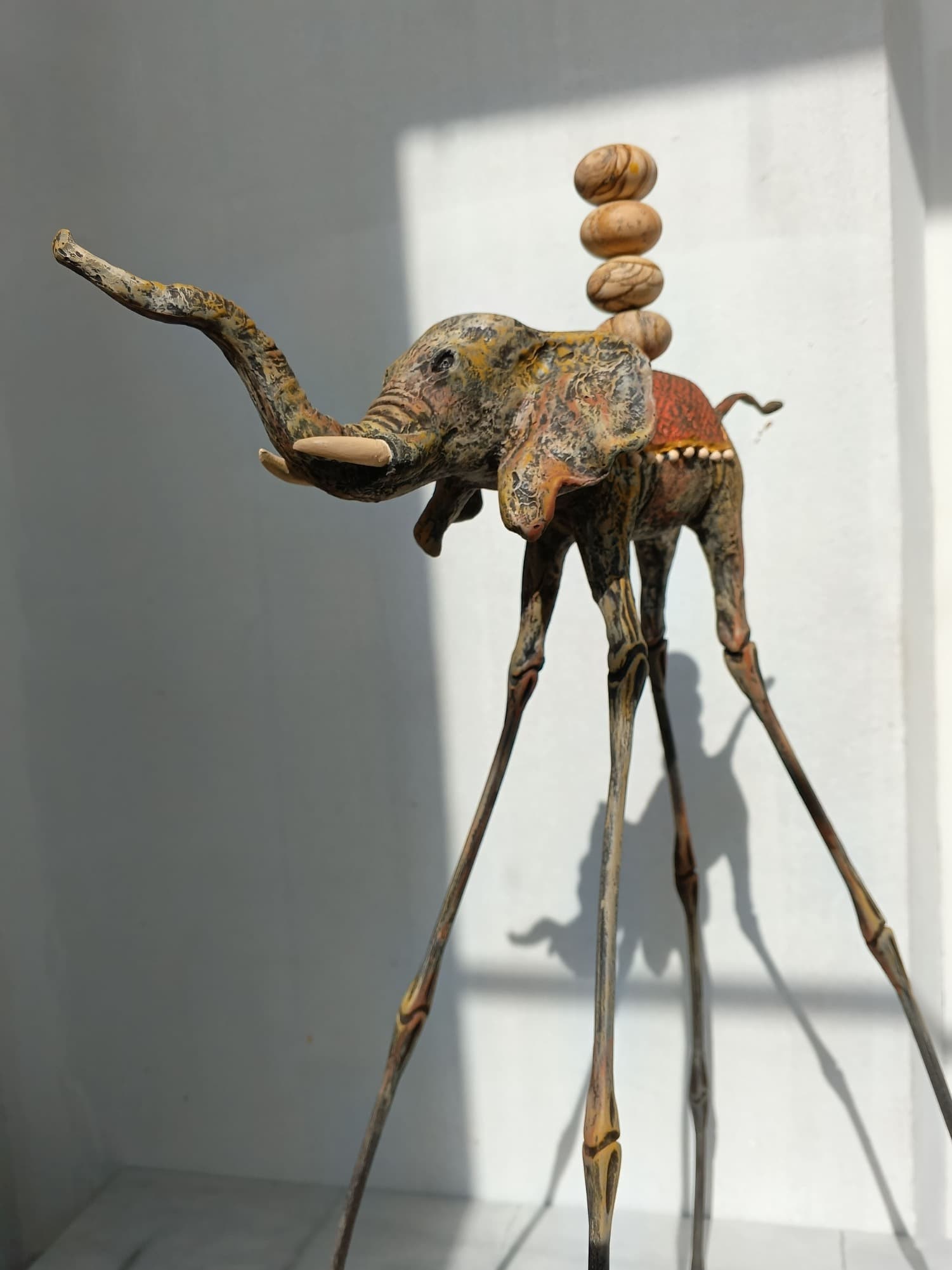 Авторская статуэтка слона Дали с инкрустацией из яшмы — эксклюзивный handmade декор