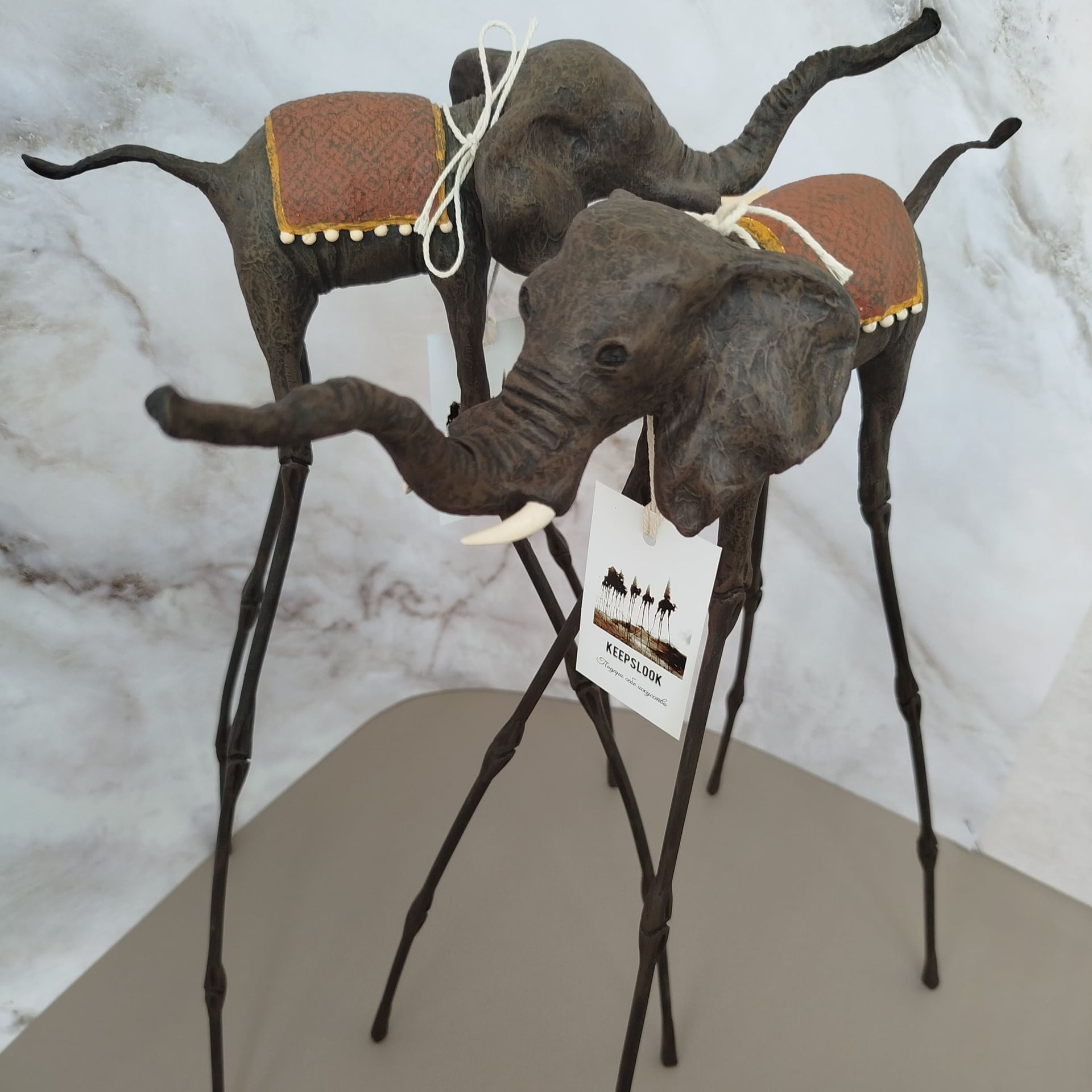 Авторская статуэтка слона "Весёлый" тёмно-коричневого цвета — готовая работа ручной работы в стиле Дали