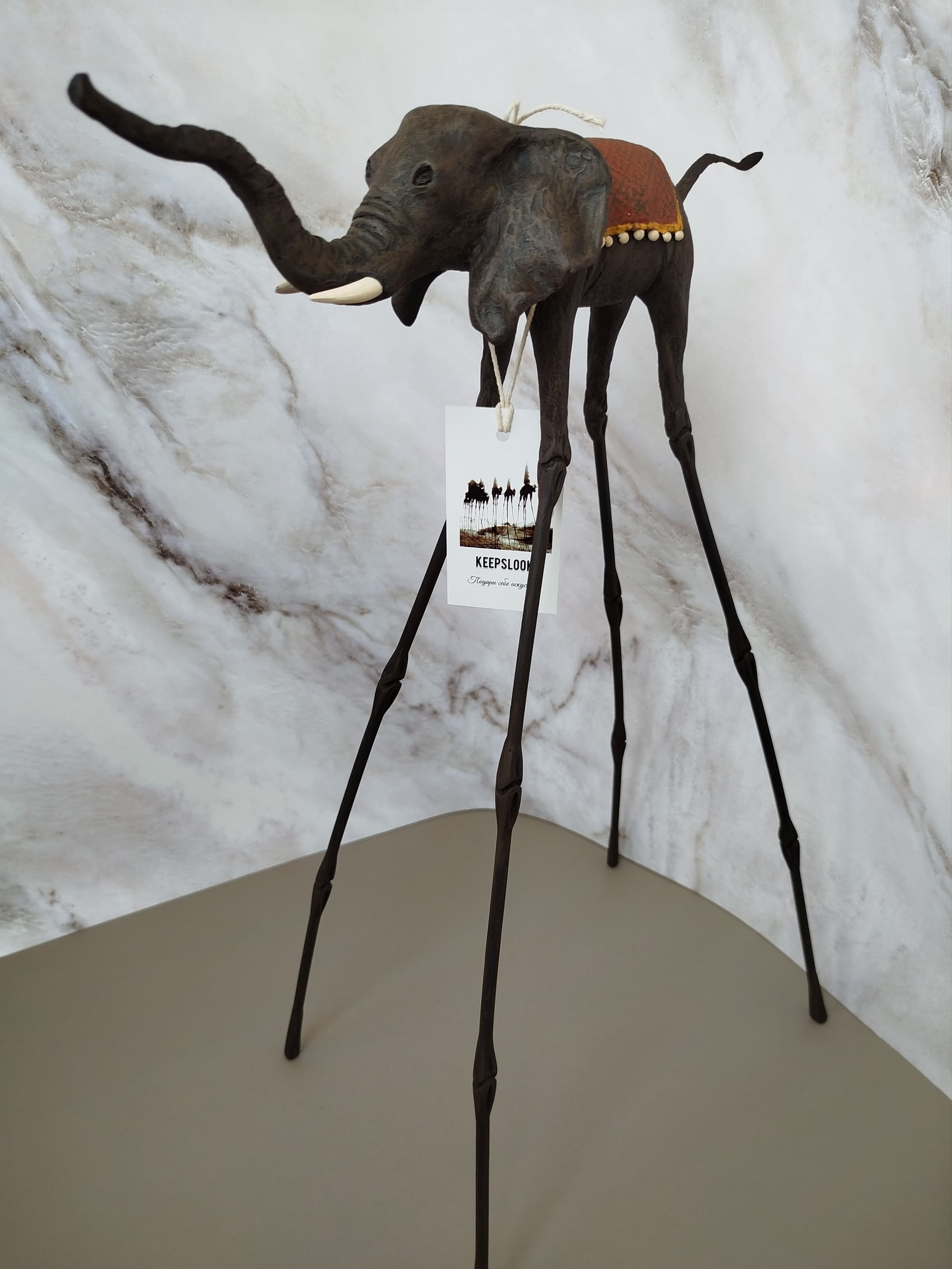 Авторская статуэтка слона "Весёлый" тёмно-коричневого цвета — готовая работа ручной работы в стиле Дали