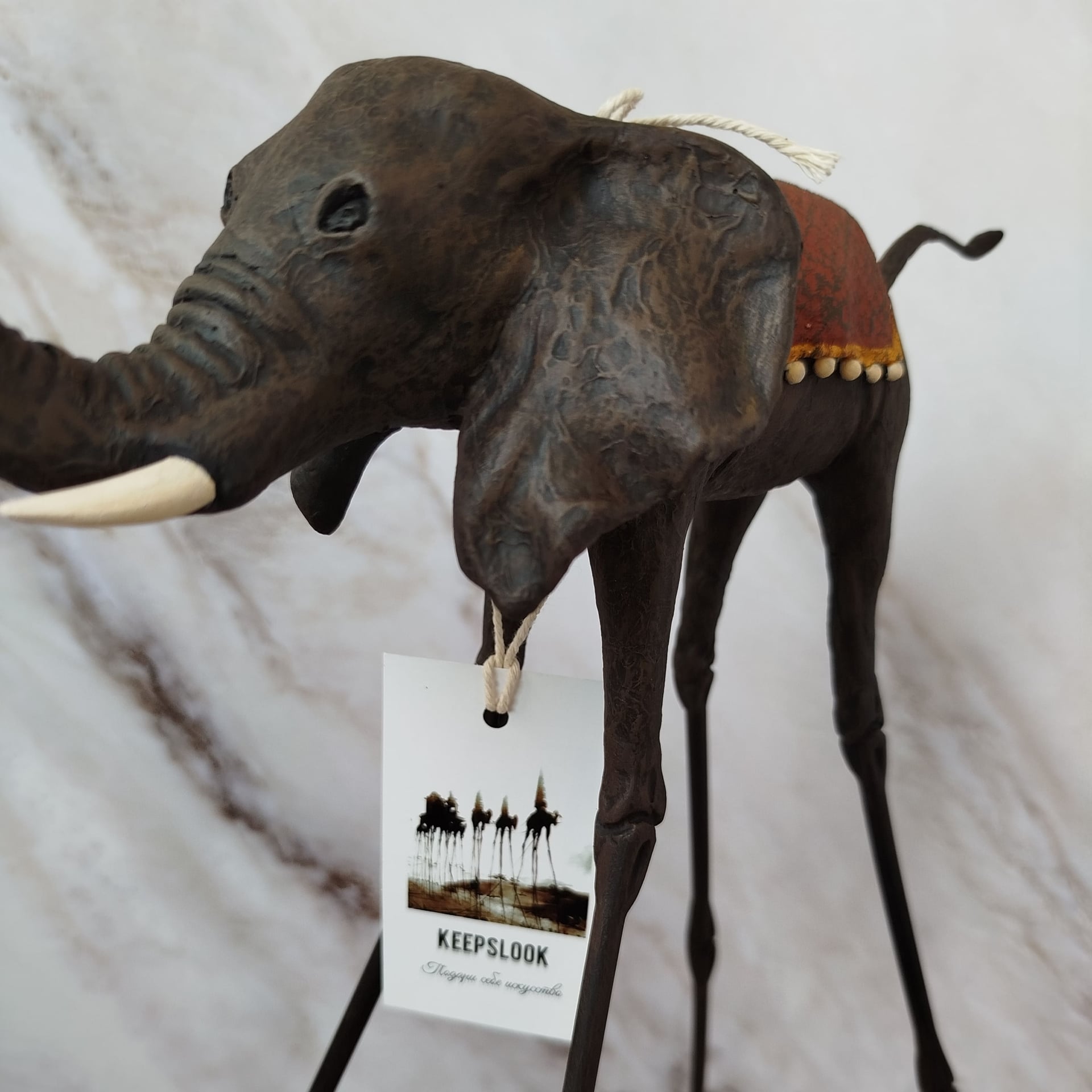 Авторская статуэтка слона "Весёлый" тёмно-коричневого цвета — готовая работа ручной работы в стиле Дали