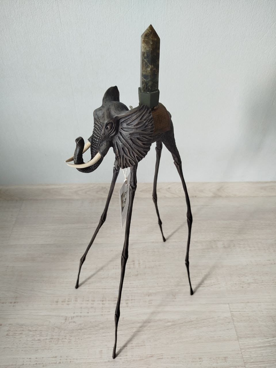 Авторская статуэтка слона "Космический" с инкрустацией из лабрадора — коричневая готовая работа ручной работы