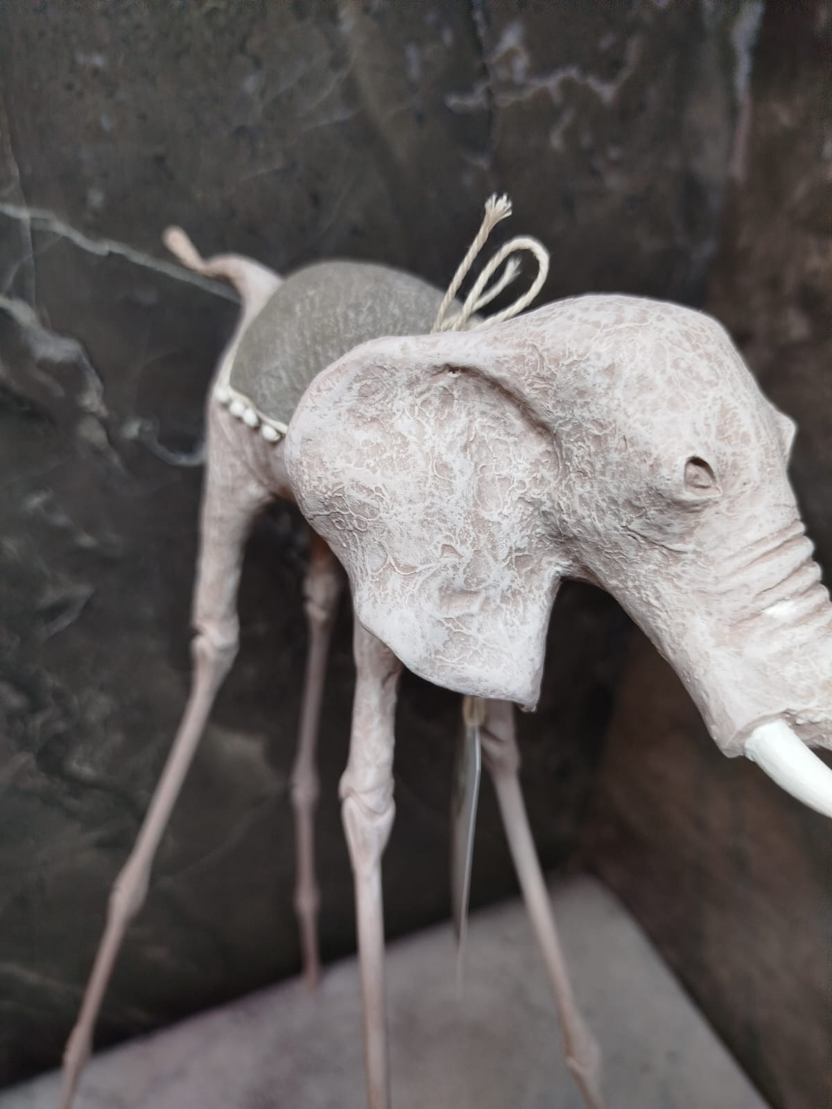 Авторская статуэтка слона "Веселый" в нежном оттенке розовая пудра — готовая работа ручной работы
