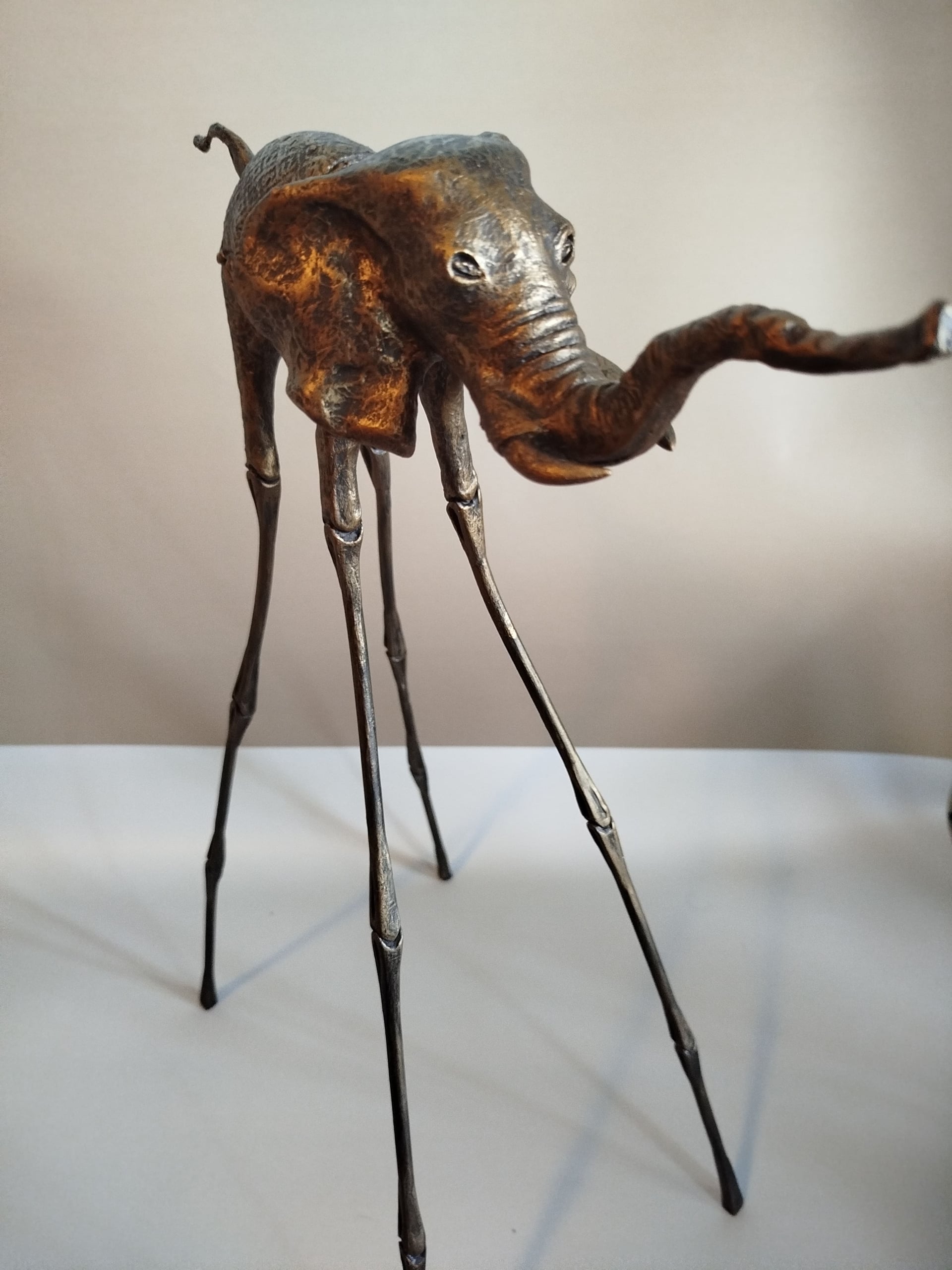 Авторская статуэтка слона "Веселый" в цвете черненая бронза — готовая работа ручной работы, стиль Сальвадора Дали